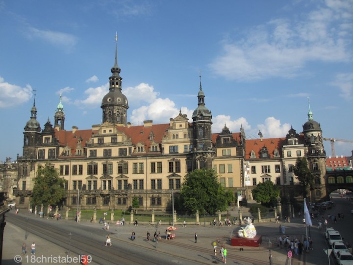 Residenzschloss mit Porzellanclown